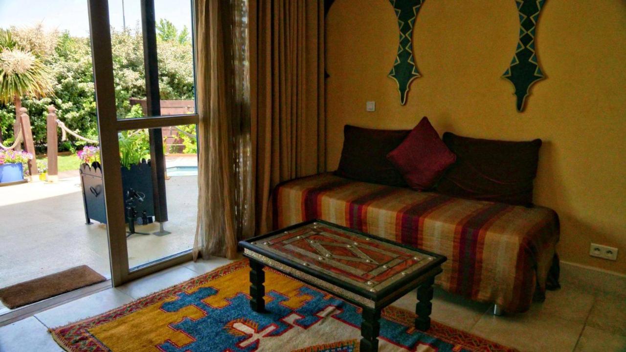 La Villa Majorelle Пертюи Екстериор снимка