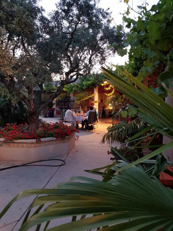 La Villa Majorelle Пертюи Екстериор снимка